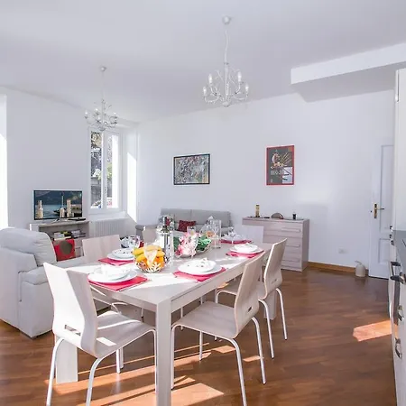 Larius Balcone Apartament *